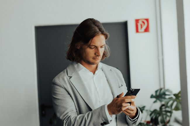 Pascal Kremp, Gründer von big next step, im Büro
